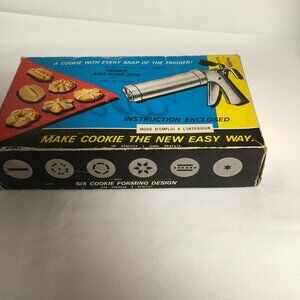 Vintage Cookie And Icing Gun And Pastry Decorator  Trigger Quick Decorating Tips
